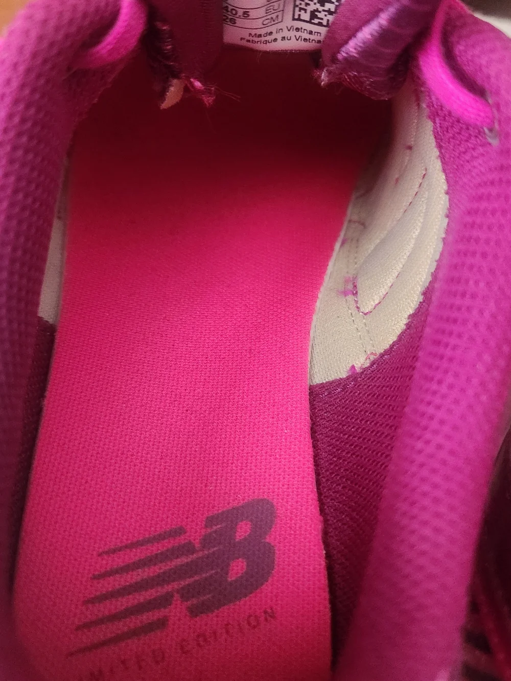 New Balance 750 V1 Running Shoe-walking- Athletic Shoe Womens Sz 9